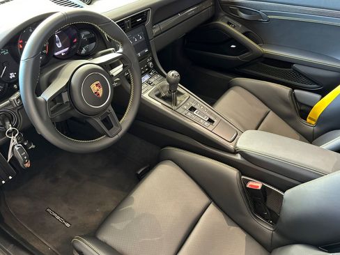 Certified 2019 Porsche 911 Speedster image 4