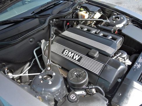 Used 2005 BMW Z4 2.5i image 15