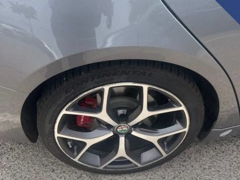 Used 2019 Alfa Romeo Giulia RWD image 5