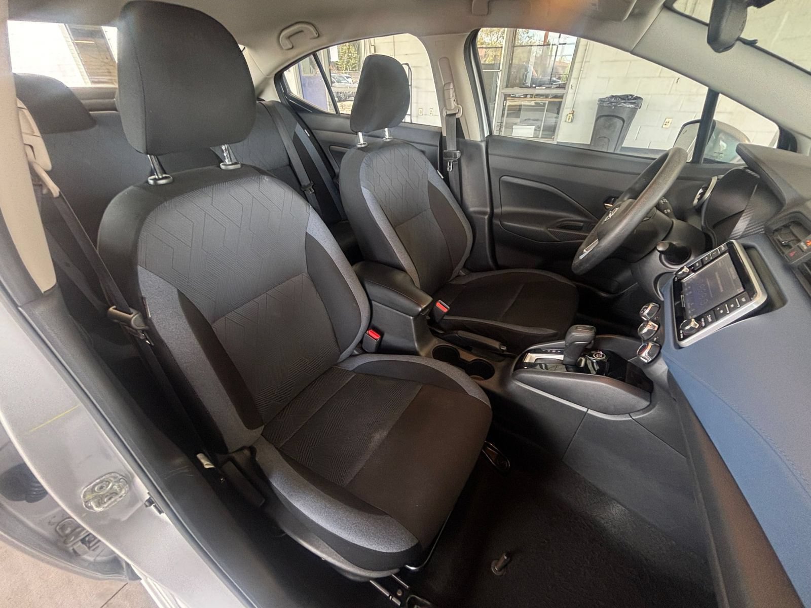 Used 2025 Nissan Versa SV FWD image 33