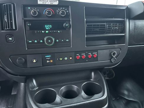 Used 2014 Chevrolet Express 2500 Van 3D image 13