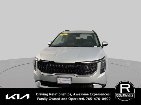 Used 2025 Kia Carnival EX FWD image 3