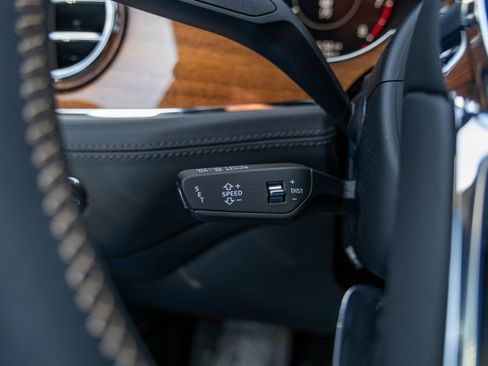 Used 2024 Bentley Bentayga image 12