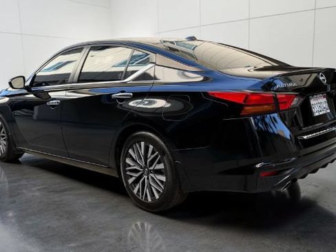 Used 2023 Nissan Altima 2.5 SV w/ SV Premium Package FWD image 4