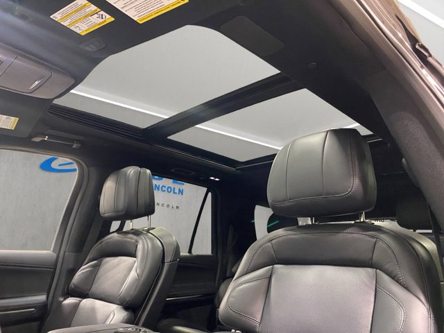 New 2027 Lincoln Navigator L Reserve w/ Jet Appearance Package AWD/4WD image 3