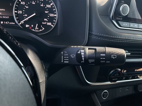 Used 2023 Nissan Rogue SV FWD image 34