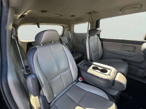 Used 2017 Kia Sedona LX w/ LX Essentials Premium Package FWD image 20