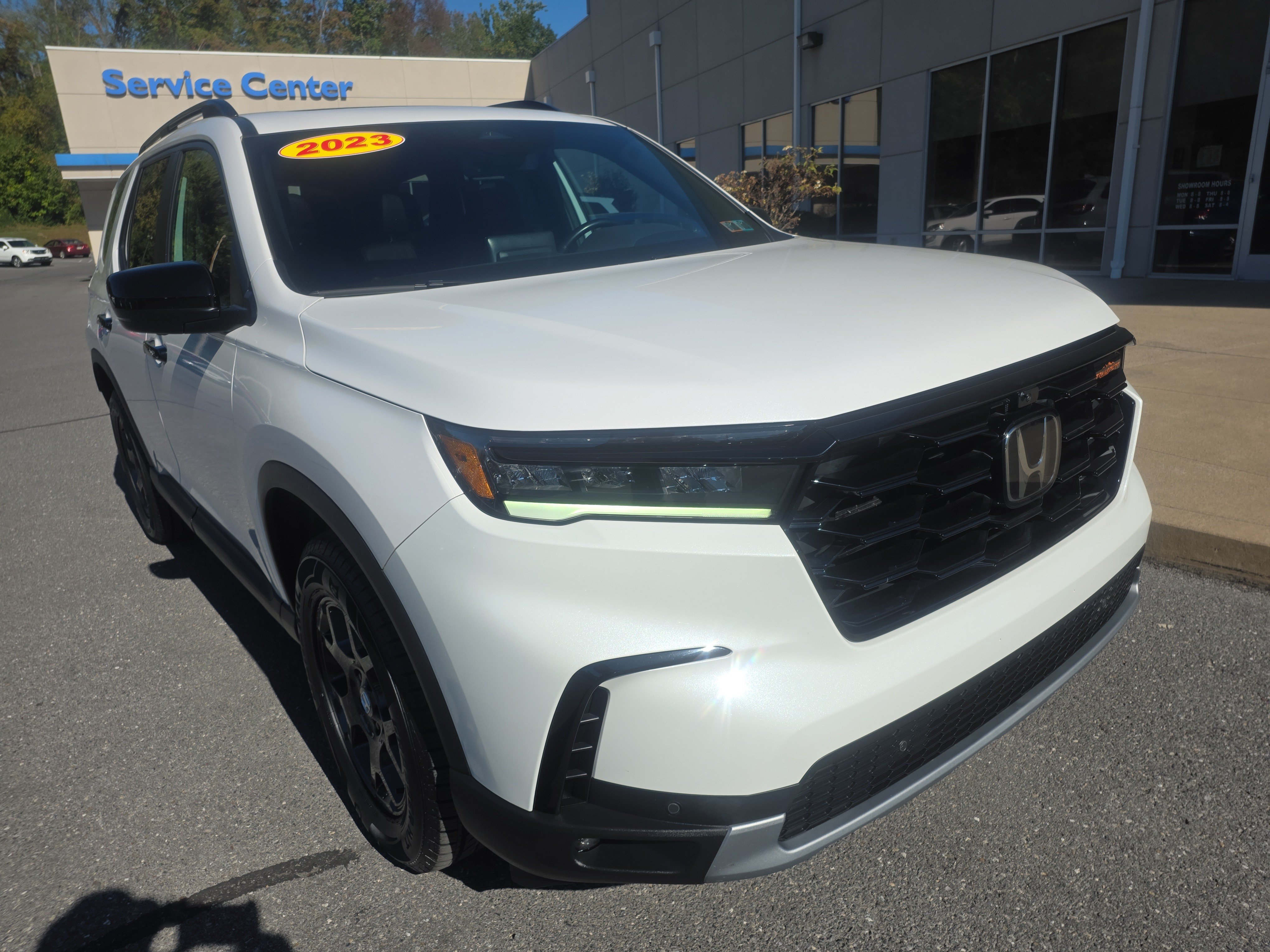 Used 2023 Honda Pilot TrailSport image 3