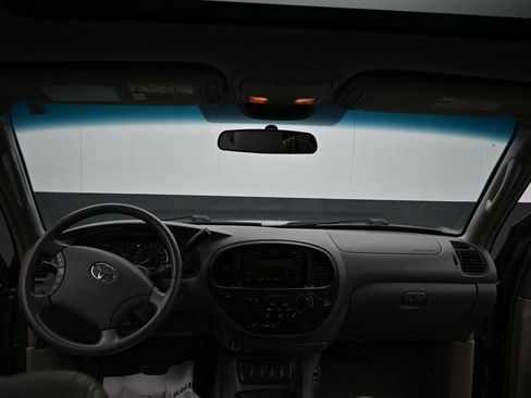 Used 2005 Toyota Sequoia SR5 image 17