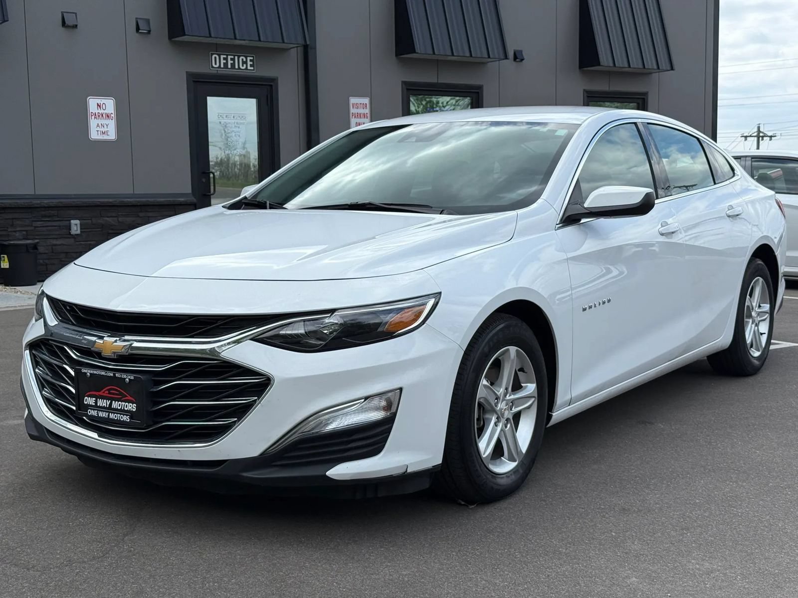 Used 2024 Chevrolet Malibu LS FWD image 1
