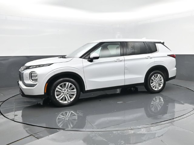 Used 2024 Mitsubishi Outlander ES AWD/4WD image 5