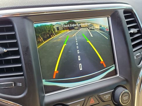 Used 2018 Jeep Grand Cherokee Limited RWD image 25