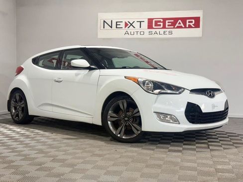 Used 2015 Hyundai Veloster w/ Option Group 03 FWD image 1