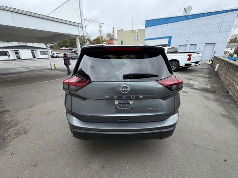 Used 2024 Nissan Rogue SV AWD/4WD image 4