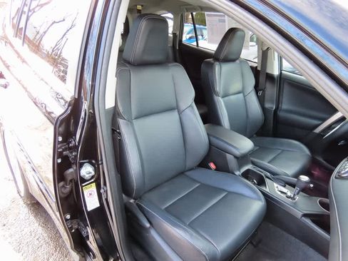 Used 2015 Toyota RAV4 Limited image 18