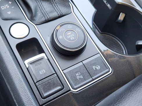 Used 2021 Volkswagen Atlas SEL Premium image 17