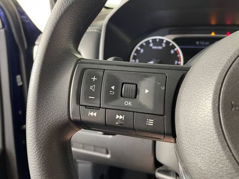 Used 2023 Nissan Rogue S AWD/4WD image 10