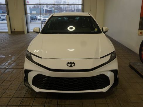 Used 2025 Toyota Camry SE w/ Convenience Package image 14