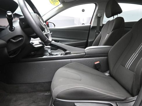 Used 2025 Hyundai Elantra SEL image 15