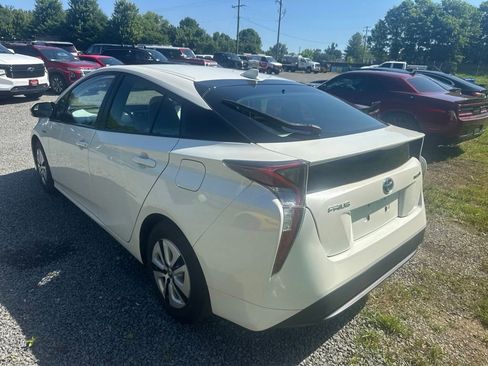 Used 2016 Toyota Prius Four w/ Advanced Technology Package FWD image 5