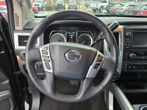 Used 2016 Nissan Titan SL image 6