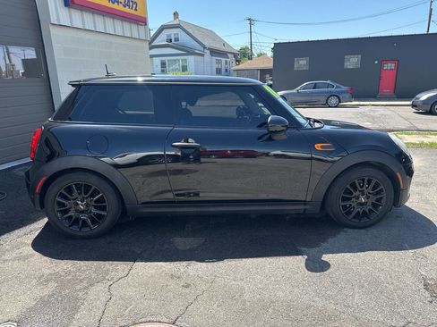 Used 2018 MINI Cooper 2-Door Hardtop image 11
