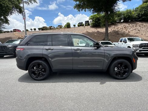 Used 2023 Jeep Grand Cherokee Limited w/ Luxury Tech Group II RWD image 6