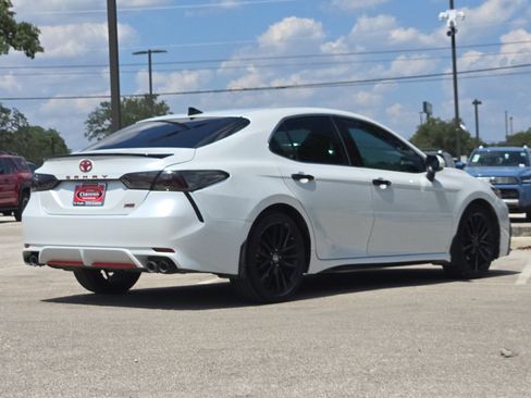 Used 2022 Toyota Camry XSE FWD image 5