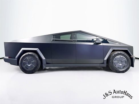 Used 2025 Tesla Cybertruck AWD Crew Cab image 8