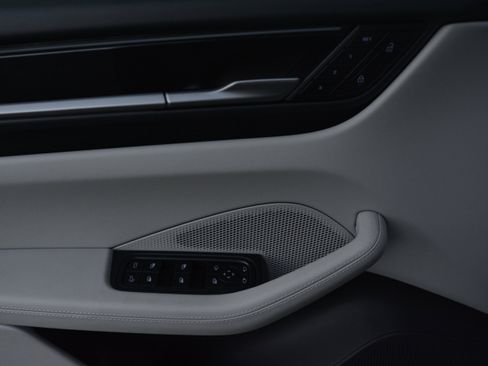 Certified 2025 Porsche Macan 4 Electric image 14