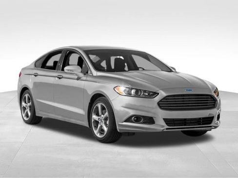 Used 2015 Ford Fusion SE w/ Equipment Group 202A FWD image 6