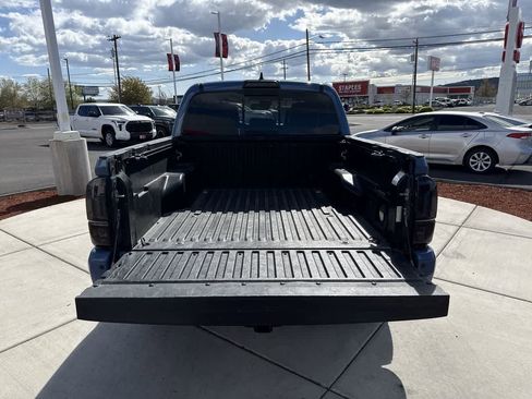 Used 2019 Toyota Tacoma TRD Off-Road w/ TRD Premium Off Road Package AWD/4WD image 6