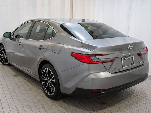 Used 2025 Toyota Camry XLE image 4