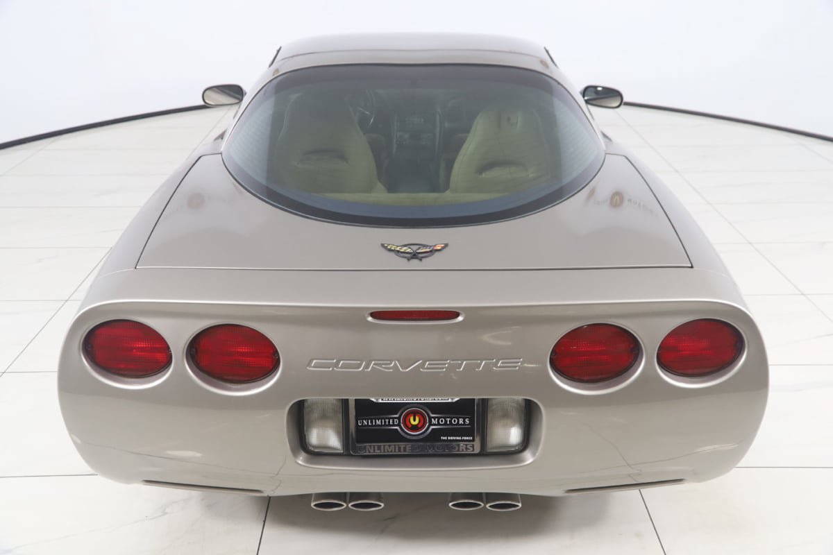 Used 1998 Chevrolet Corvette Coupe w/ Performance Handling Pkg RWD image 31