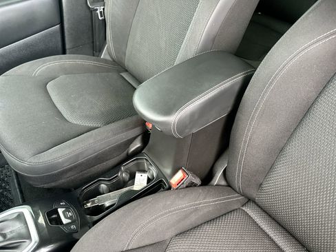 Used 2022 Jeep Renegade Altitude image 21