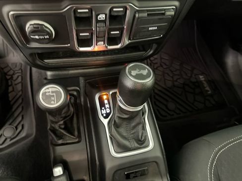 Used 2021 Jeep Wrangler Unlimited Sport AWD/4WD image 16