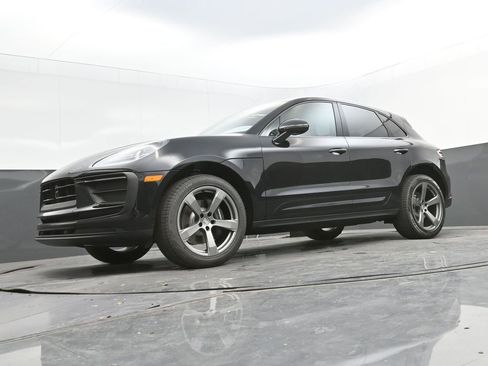 New 2025 Porsche Macan image 30