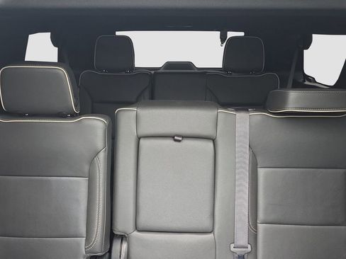 Used 2023 GMC Yukon SLT image 12