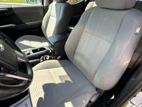 Used 2019 Toyota Tacoma SR5 AWD/4WD image 8