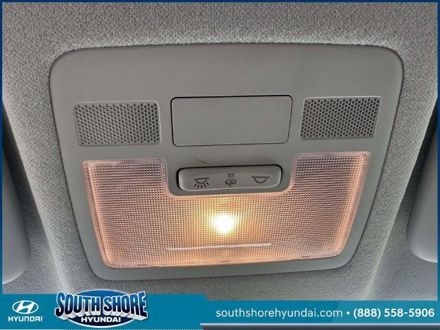 Certified 2025 Hyundai Venue SE FWD image 33
