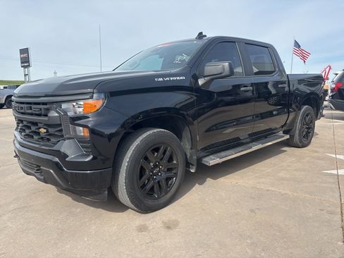 Used 2023 Chevrolet Silverado 1500 Custom image 2