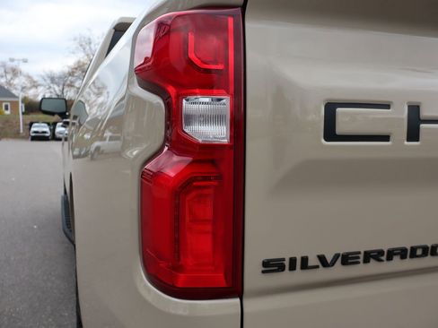 Used 2022 Chevrolet Silverado 1500 LT Trail Boss w/ LT Trail Boss Premium Package image 36