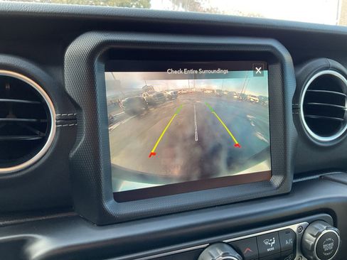 Used 2022 Jeep Wrangler Unlimited Sahara w/ Cold Weather Group image 26