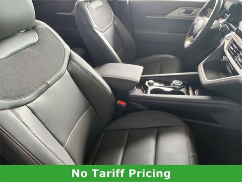 Used 2025 Ford Explorer Active w/ Active Comfort Package image 12