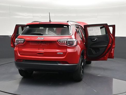 Used 2021 Jeep Compass Latitude FWD image 29