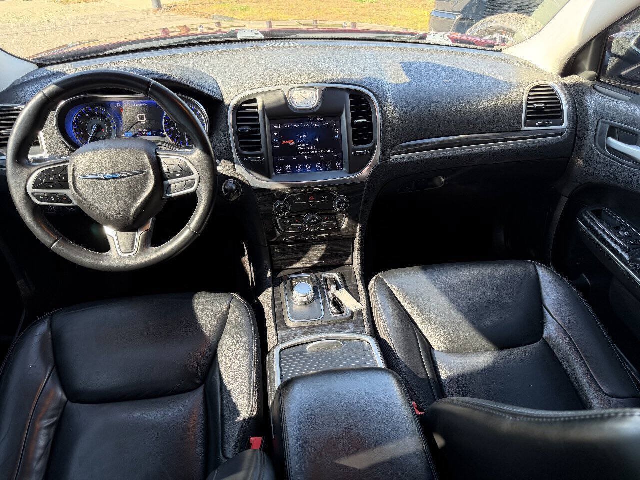 Used 2017 Chrysler 300 Limited RWD image 10