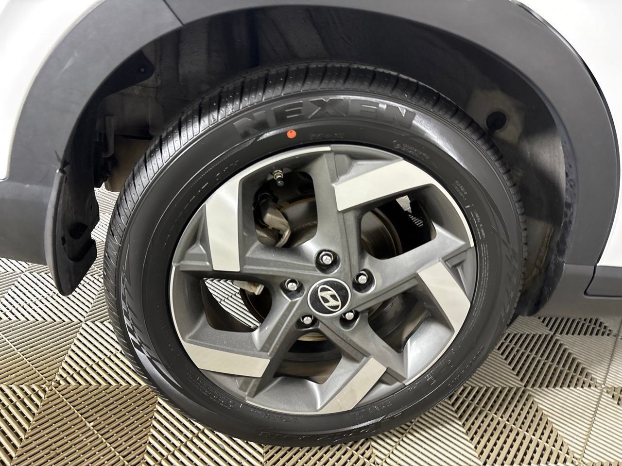 Used 2022 Hyundai Venue Limited FWD image 33
