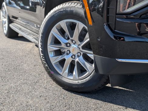 New 2025 Chevrolet Suburban Premier image 7