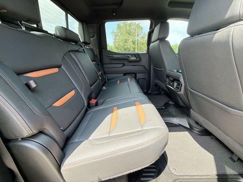 Used 2024 GMC Sierra 1500 AT4 w/ Technology Package AWD/4WD image 12