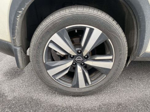 Used 2022 Nissan Rogue SL image 7